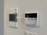 ルミーク大森 壁に取付けたインターホン・給湯器リモコンなどの設備