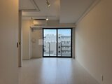 ルミーク大森 大きな窓から光が入る明るいリビングダイニング空間
