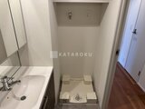 ルミーク大森 洗面台と和式トイレが備わったコンパクトな水回り空間