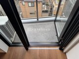 ルミーク大森 バルコニーへ繋がる大きな窓から光が入る明るいリビング