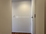 ルミーク大森 白い引き戸を開けた先の明るい洋室入口
