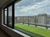 ルミーク大森 大きな窓から見たバルコニーの緑と開放的な空を望む眺め