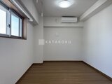 アルコバレーノ亀戸2 窓からの採光が入る明るい洋室空間