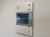 タスキスマート新大塚3 玄関に設置されたモニター付きのインターホン