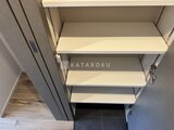 ザ・レジデンス市谷台町 開放的なキッチンの吊り棚収納