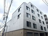 ラヴィエール新板橋 白を基調とした落ち着いた印象の建物外観