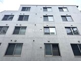 ラヴィエール新板橋 コンクリート打ちっ放し造りのモダンな建物外観
