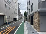 ラヴィエール新板橋 建物周辺の整備された道路から見た外観と周辺環境