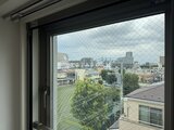 ラヴィエール新板橋 開放的な窓から街並みと緑地を一望できる眺望