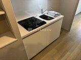 ラヴィエール新板橋 白を基調とした2口ガスコンロとシンク付きのコンパクトキッチン