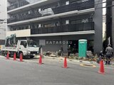 アーバネックス両国レジデンス 建設工事中の建物1階エントランス前の様子