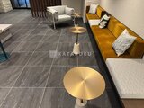 アーバネックス両国レジデンス ゆとりのあるラウンジスペースに配置された家具とテーブルの様子