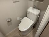 アーバネックス両国レジデンス 温水洗浄便座付きのシンプルなトイレ空間