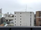 アーバネックス両国レジデンス 都市街並みを背景にした建物の外観