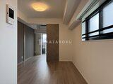 ガーデンザヴィス門前仲町 明るい窓から光が入るゆとりのある洋室空間