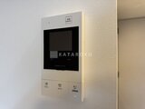 ガーデンザヴィス門前仲町 壁面に設置されたモニター付きインターホン