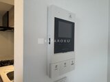 ガーデンザヴィス門前仲町 壁面に設置されたモニター付きインターホン