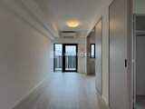 ガーデンザヴィス門前仲町 明るく開放的なリビングダイニングへ続く廊下空間