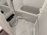 ガーデンザヴィス門前仲町 清潔感のある浴室と浴槽の全体像