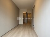 ガーデンザヴィス門前仲町 明るい木目調フローリングの廊下と各部屋への動線