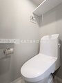 セレヌコート池袋本町 白を基調とした清潔感のあるトイレ空間