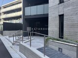 ルネサンスコート祐天寺テラス モダンな外観とアプローチ階段が印象的な建物エントランス
