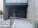 ルネサンスコート祐天寺テラス モダンなデザインのエントランスと石張りテラスの外観