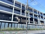 ルネサンスコート祐天寺テラス 白と濃紺のコントラストが印象的な