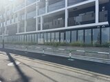 ルネサンスコート祐天寺テラス 前面道路から見たモダンな建物外観と開放的なテラス部分