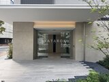 クレストコート王子 間接照明が落ち着いた印象のモダンなエントランス