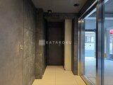 ラヴィエール荏原中延 落ち着いた色調でまとめたモダンなエントランスホール