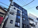 ラヴィエール荏原中延 前面道路から見たモダンなタイル張りの建物外観