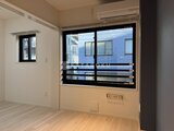 ラヴィエール荏原中延 大きな窓から明るい光が入るリビングダイニング