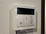 ラヴィエール荏原中延 壁に設置されたRinnaiの給湯器リモコン