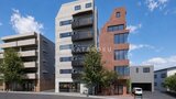 ラチューン文京小石川 青空を背景に複数の建物が建ち並ぶ街並みの様子