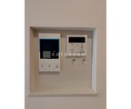 Chaleureux表参道 分電盤と給湯器リモコンが設置された壁面
