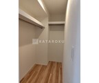 Chaleureux表参道 間接照明で明るく仕上げたウォークインクローゼット