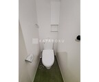 Chaleureux表参道 白を基調とした清潔感のあるトイレ空間