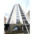 ザ・パークハウス東中野プレイス 低層部に緑を配置したモダンな高層マンションの外観