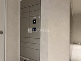 ザ・パークハビオ白金高輪 モダンな玄関前に設置された宅配ボックスの様子