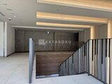 ザ・パークハビオ白金高輪 間接照明で落ち着いた雰囲気のエントランスホール