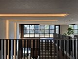 ザ・パークハビオ白金高輪 大きな窓から陽光が入る開放的なスキップフロアの共用部