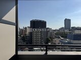 ザ・パークハビオ白金高輪 窓から見た都市の街並みと青空が広がる眺望