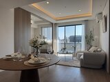 ザ・パークハビオ白金高輪 大きな窓から光が入る明るいダイニングリビング空間