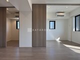 ザ・パークハビオ白金高輪 木調パーティションで仕切られた開放的なリビングダイニング空間
