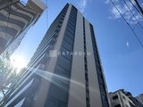 ラティエラ武蔵小山レジデンス 前面道路から見たモダンな設計の建物外観