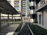 ラティエラ武蔵小山レジデンス 明るい印象のエントランスアプローチと駐車場の様子