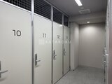 ラティエラ武蔵小山レジデンス 白を基調とした明るい印象の複数の機械式駐車場ユニット