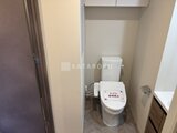 ラティエラ武蔵小山レジデンス トイレ用便座クッション付きの清潔なトイレスペース