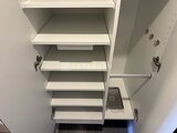 ラティエラ武蔵小山レジデンス 調整可能な可動棚が備わった収納力豊かなクローゼット